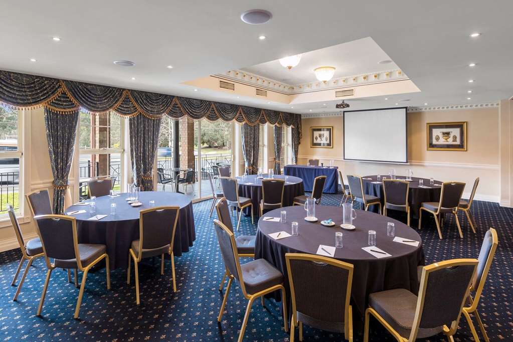 Canterbury International Hotel Forest Hill Restaurant bilde